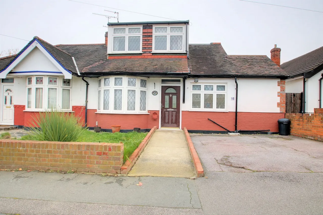 4 bed house for sale, Kenilworth Gardens, Hornchurch, RM12