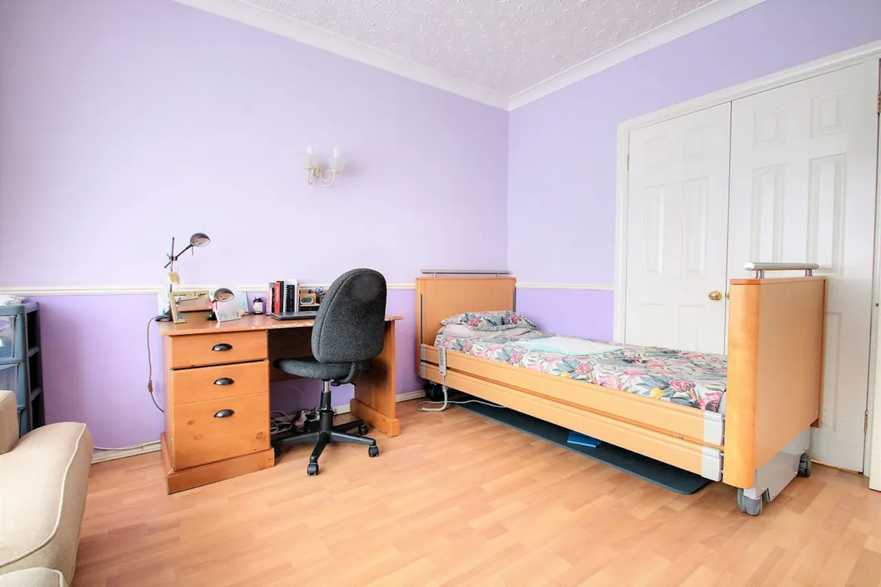 Kenilworth Gardens, Hornchurch, RM12, photo 12
