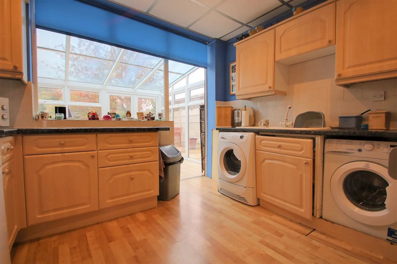 Kenilworth Gardens, Hornchurch, RM12, photo 4