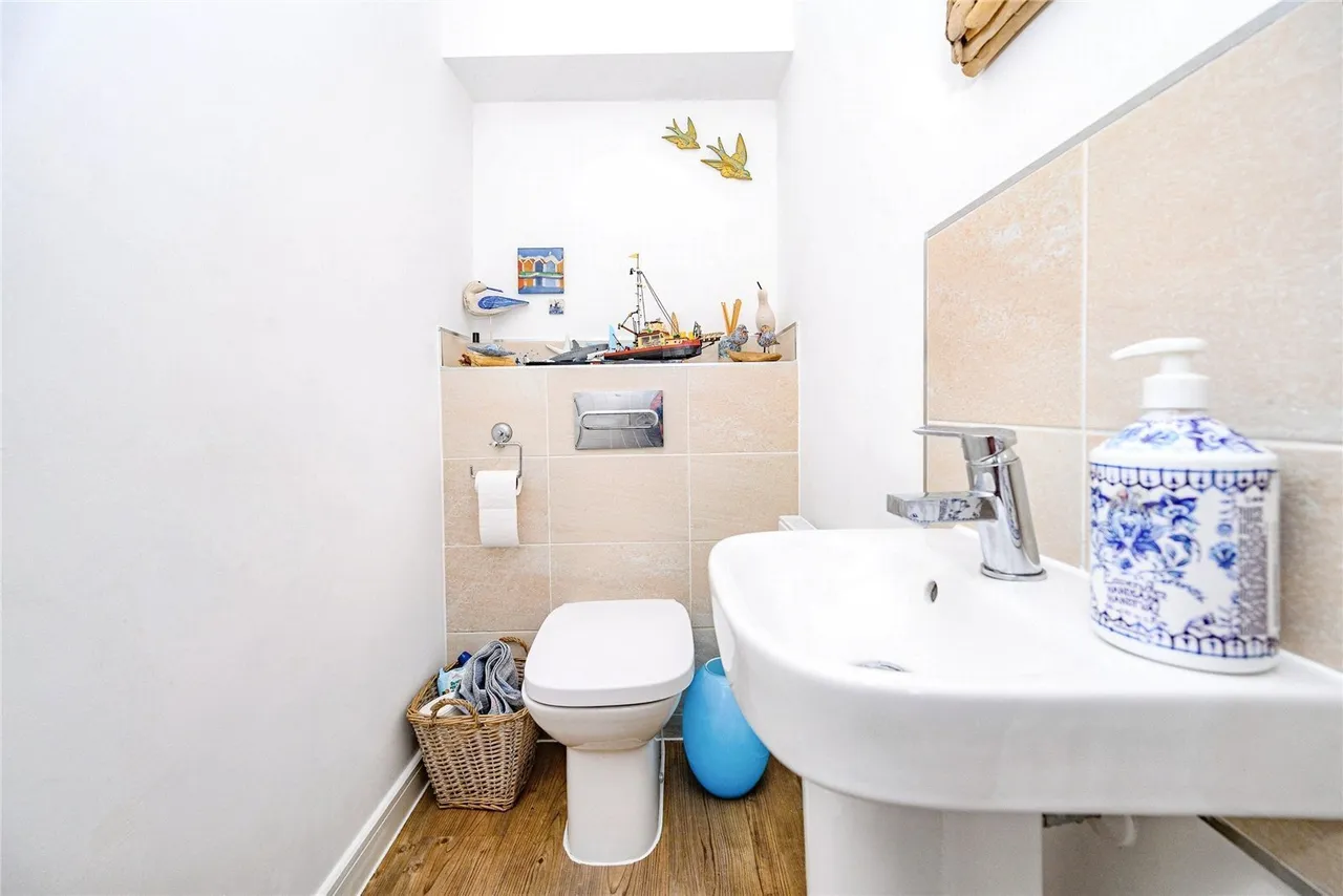 Hawthorn Lane, Houghton Regis, Dunstable, Bedfordshire, LU5, photo 8