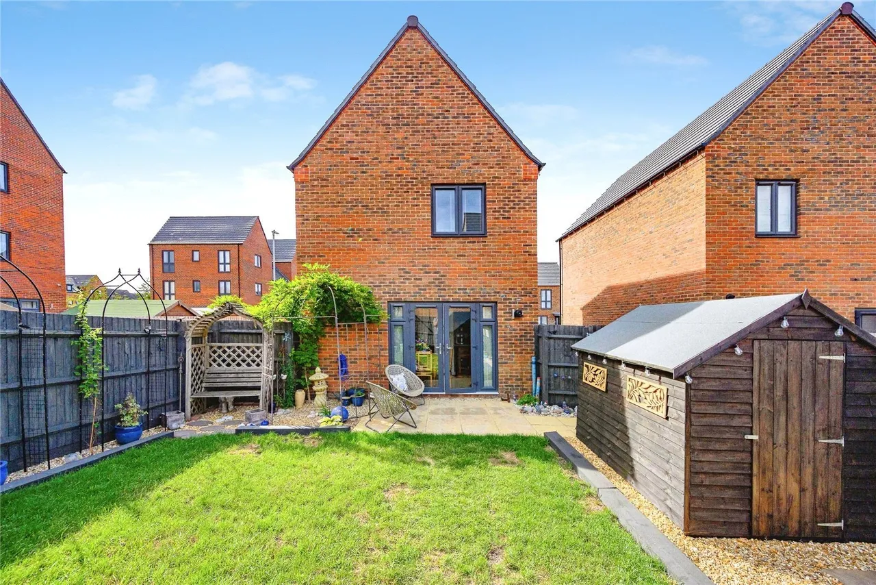 Hawthorn Lane, Houghton Regis, Dunstable, Bedfordshire, LU5, photo 2
