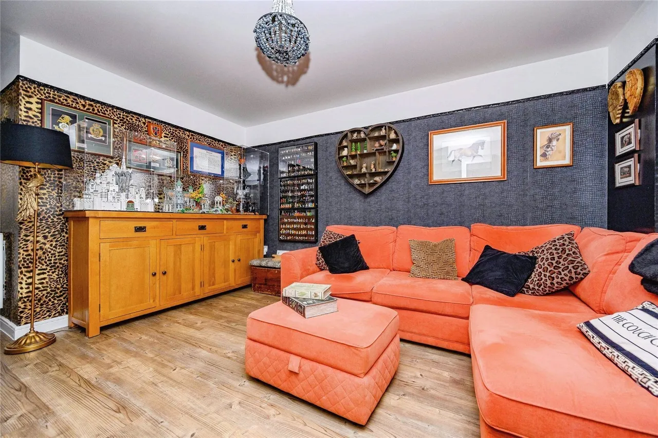 Hawthorn Lane, Houghton Regis, Dunstable, Bedfordshire, LU5, photo 4
