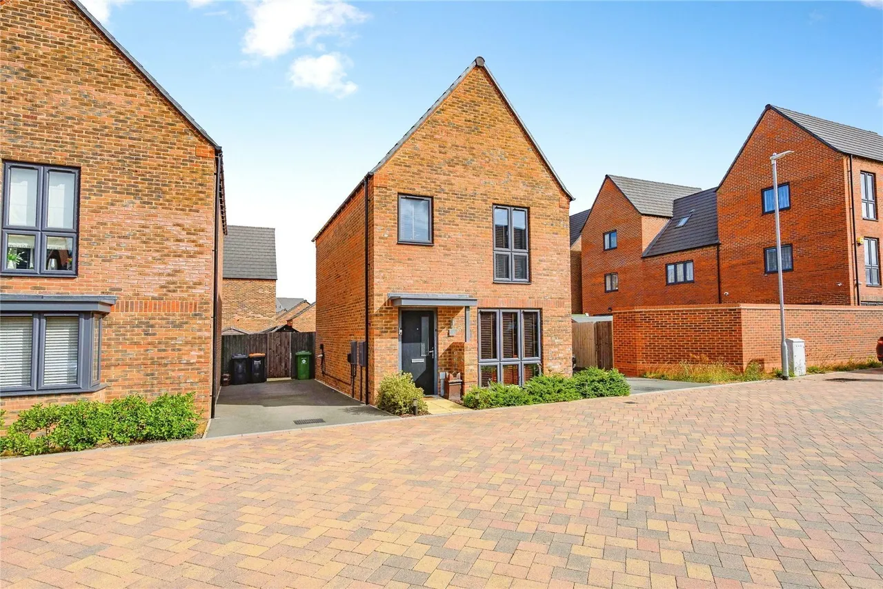Hawthorn Lane, Houghton Regis, Dunstable, Bedfordshire, LU5, photo 15