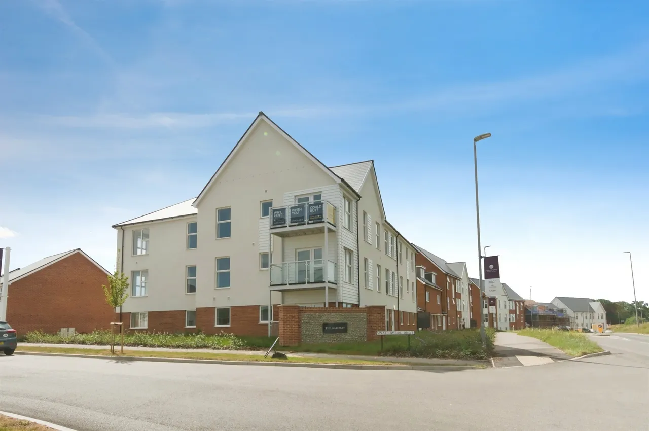 2 bed flat for sale — The Gateway, Bexhill-On-Sea