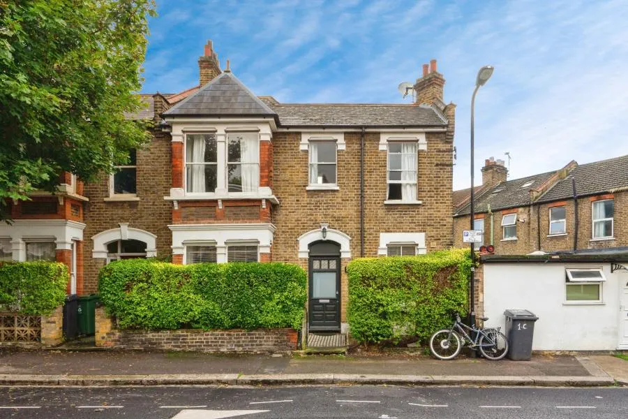 3 bed house to rent, Goodman Road, London, E10