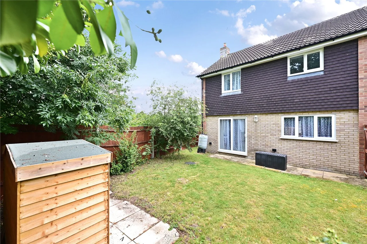 Bell Meadow Road, Hook, Hampshire, RG27 9HL, photo 12