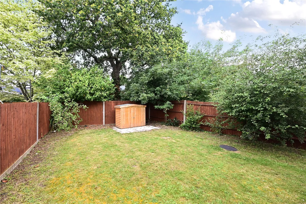Bell Meadow Road, Hook, Hampshire, RG27 9HL, photo 6