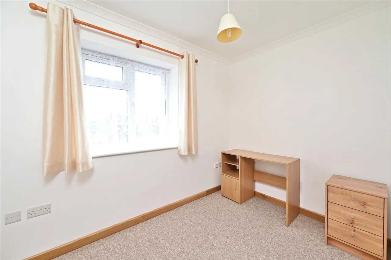 Bell Meadow Road, Hook, Hampshire, RG27 9HL, photo 11