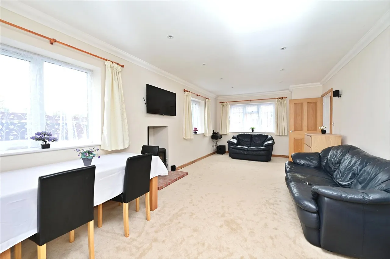 Bell Meadow Road, Hook, Hampshire, RG27 9HL, photo 7