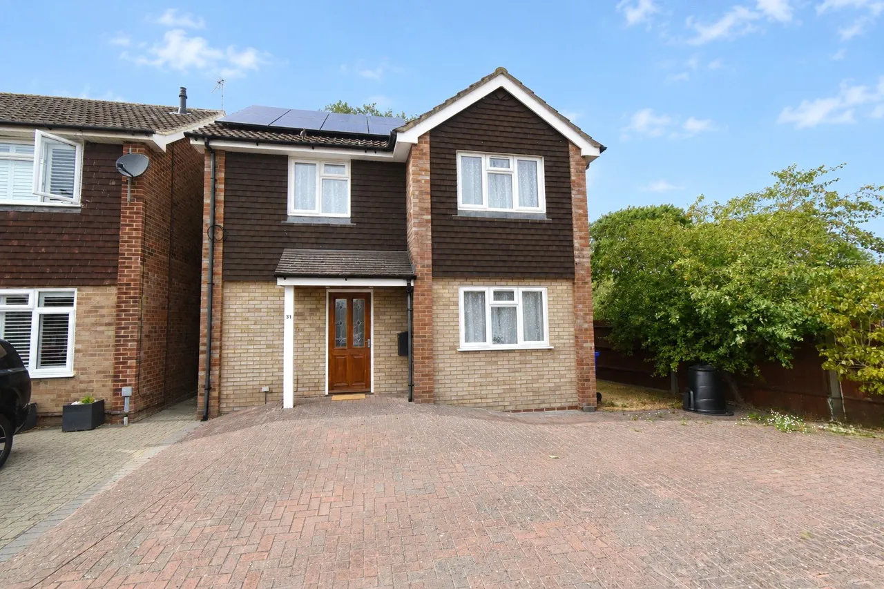 3 bed house for sale, Bell Meadow Road, Hook, RG27