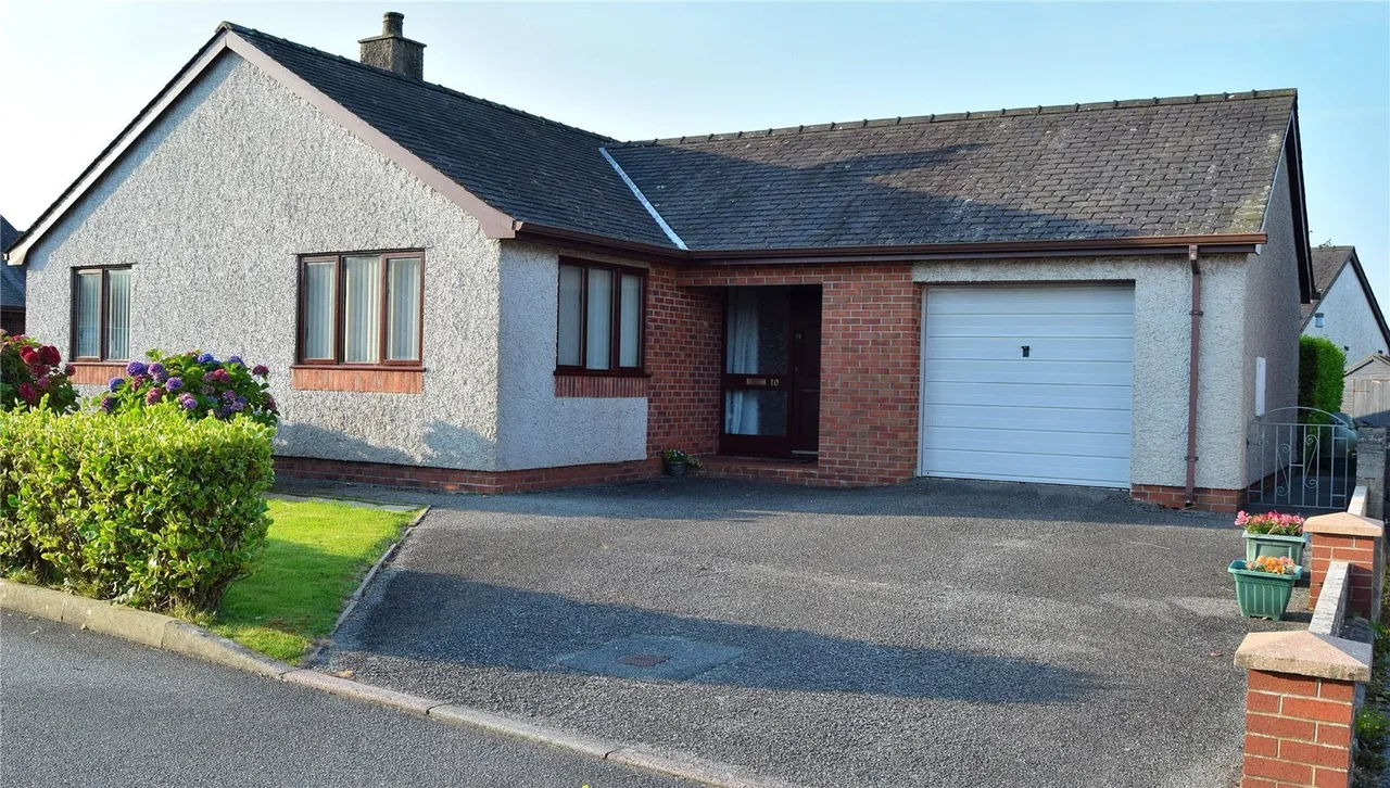 3 bed house for sale, Llys Y Rhos, Rhostrehwfa