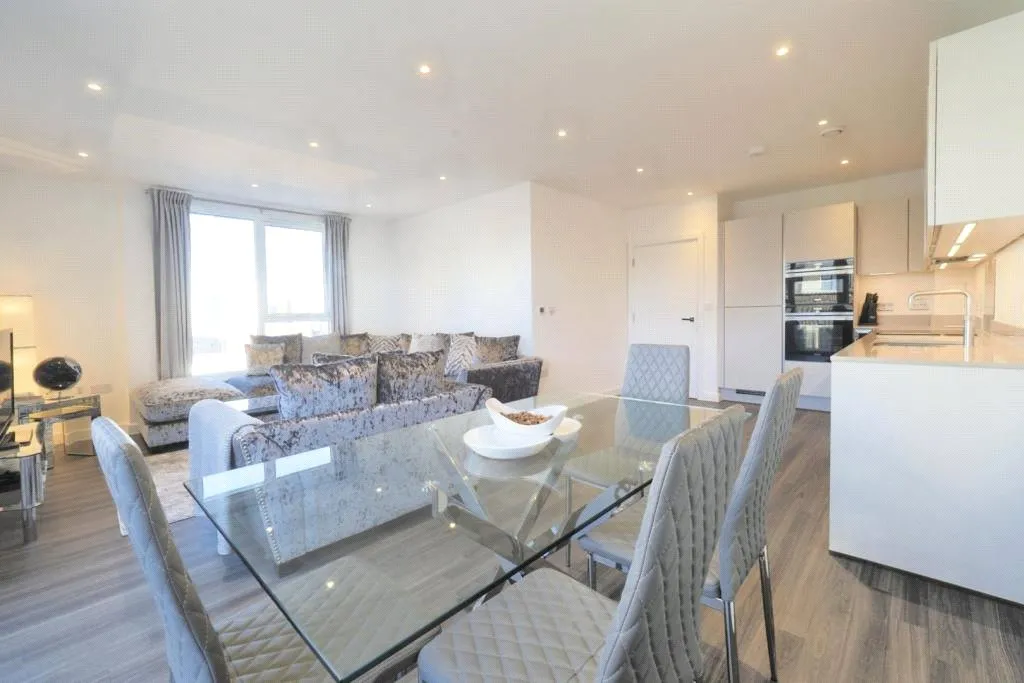 Munster Court, Bollo Bridge Road, London, W3, photo 11
