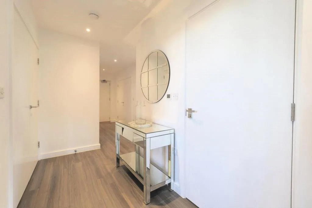 Munster Court, Bollo Bridge Road, London, W3, photo 9