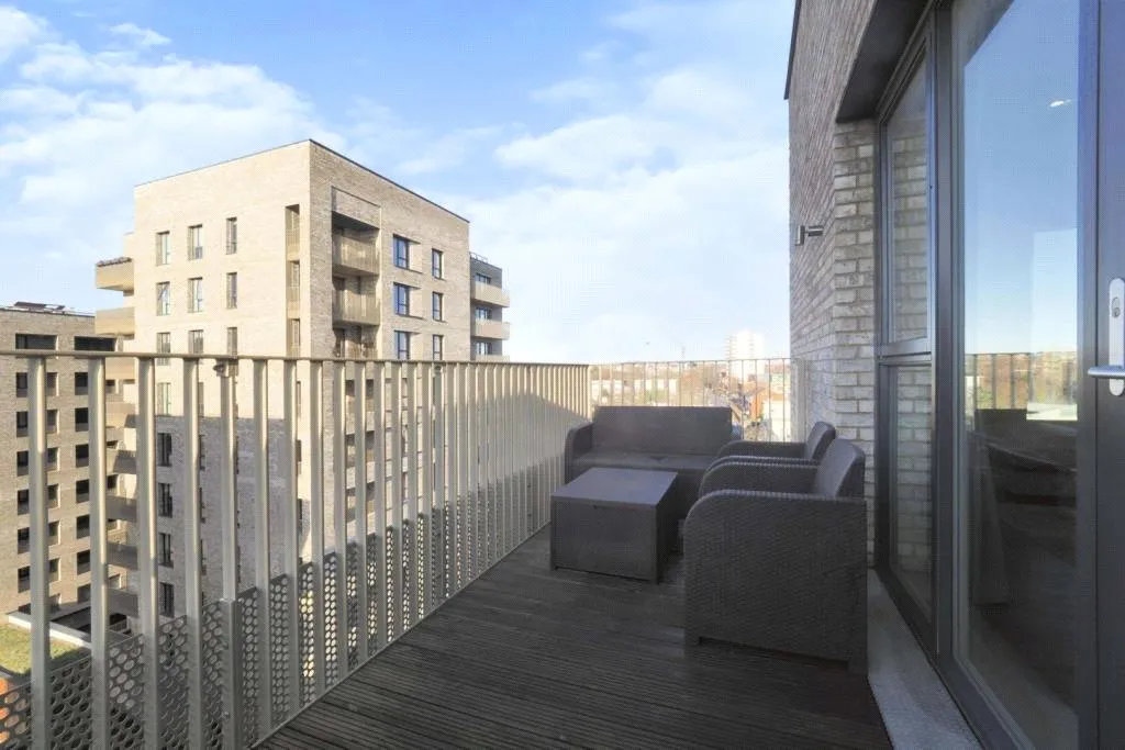 Munster Court, Bollo Bridge Road, London, W3, photo 6