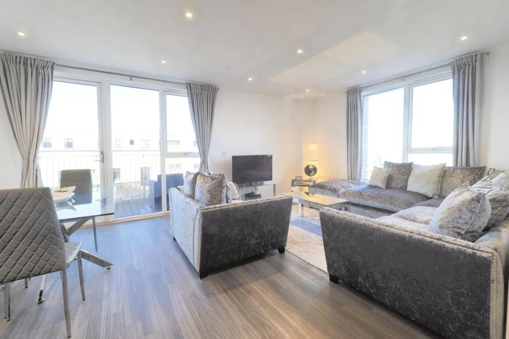 2 bed flat for sale — Munster Court, Bollo Bridge Road, London, W3