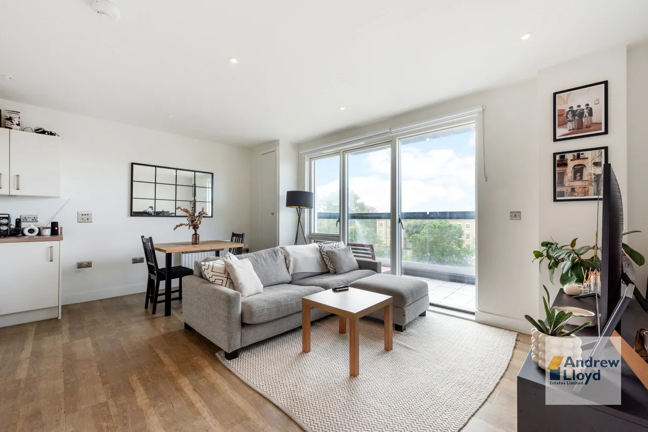 Station Road, New Southgate, London, N11 1QH, photo 3