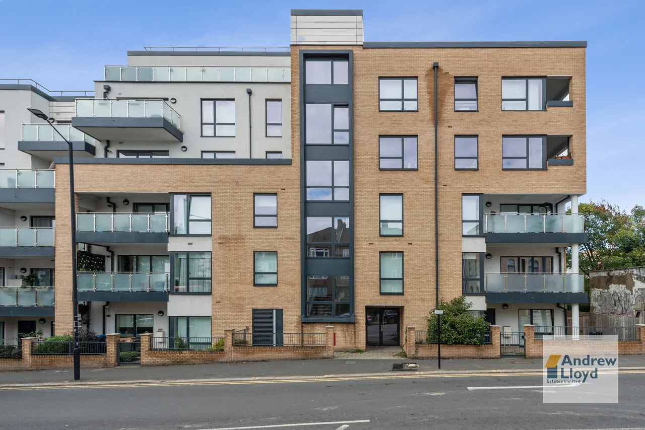 Station Road, New Southgate, London, N11 1QH, photo 8