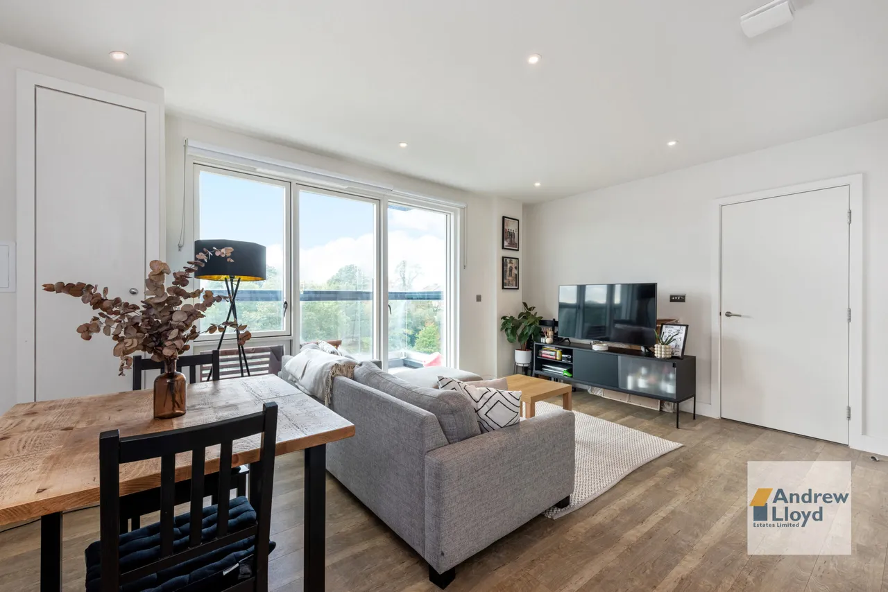 Station Road, New Southgate, London, N11 1QH, photo 2