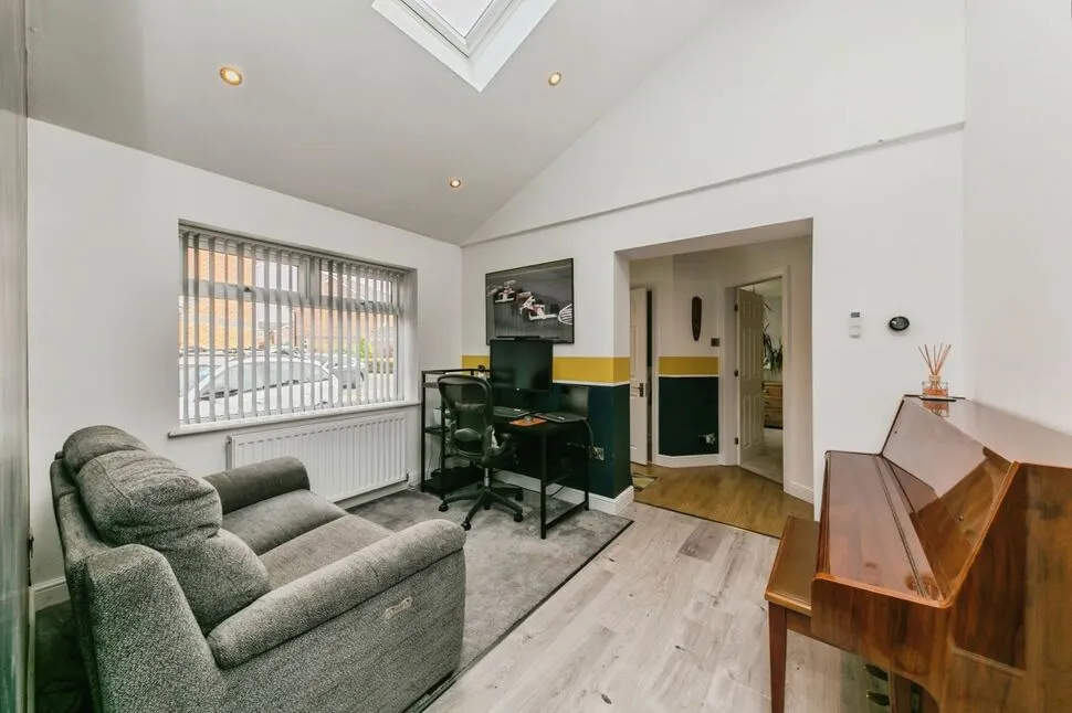 Broxton Avenue, Middlewich, CW10, photo 4