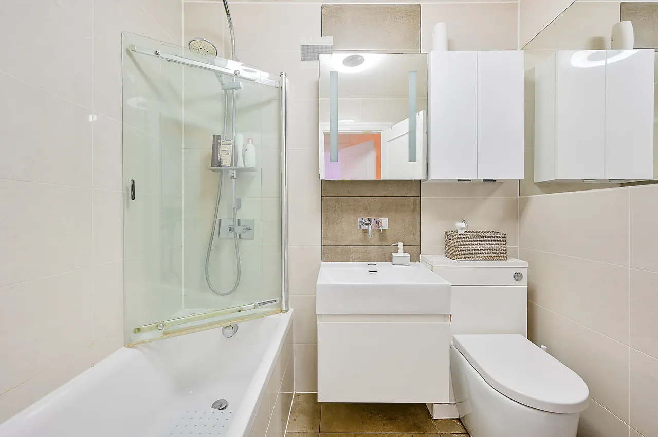 6 The Cedars, Heronsforde, London, photo 10