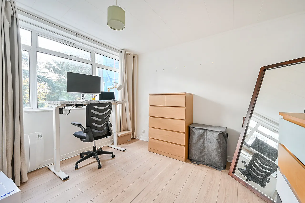 6 The Cedars, Heronsforde, London, photo 9
