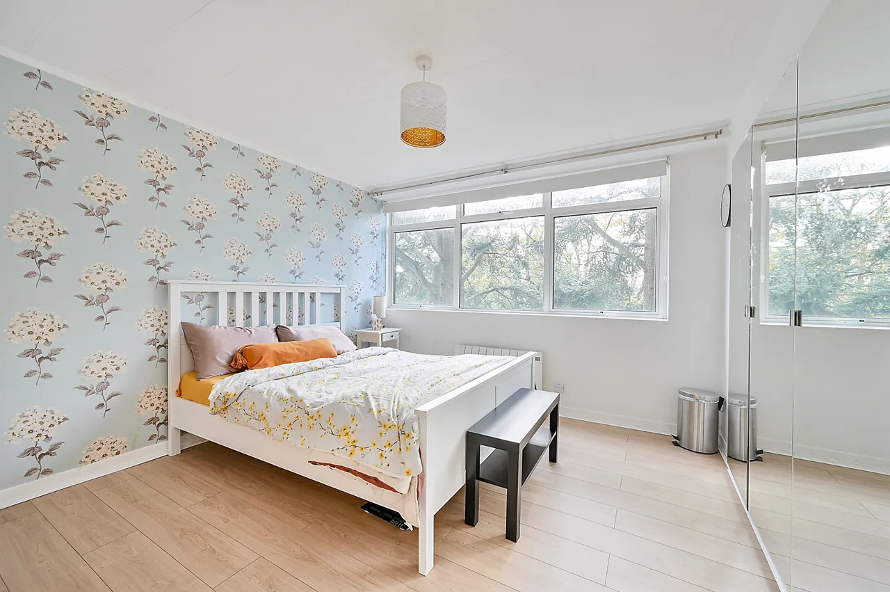 6 The Cedars, Heronsforde, London, photo 7