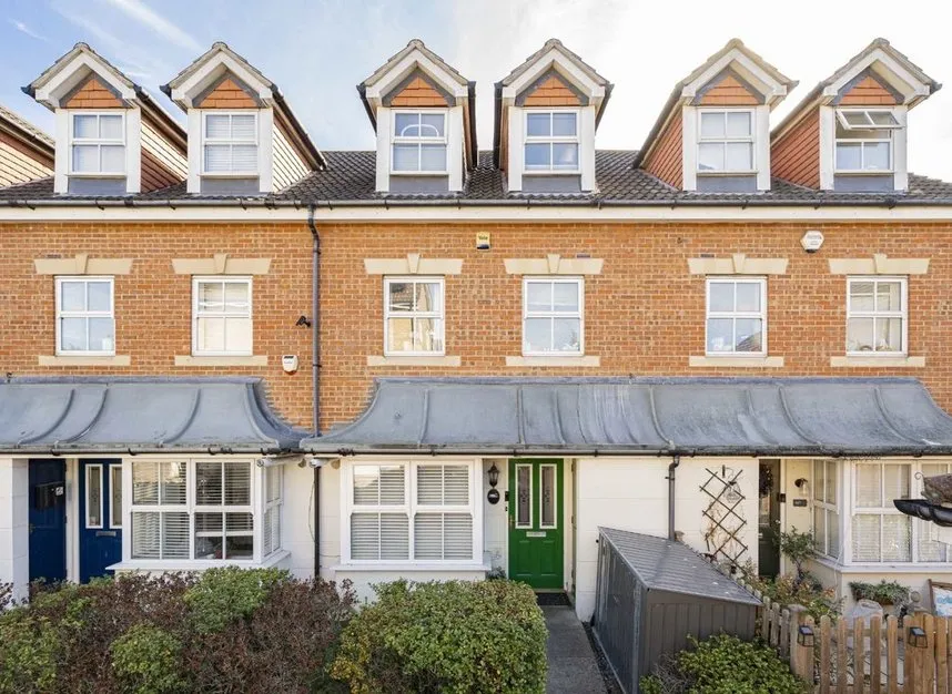 4 bed house for sale, Bowater Gardens, Sunbury-On-Thames, TW16