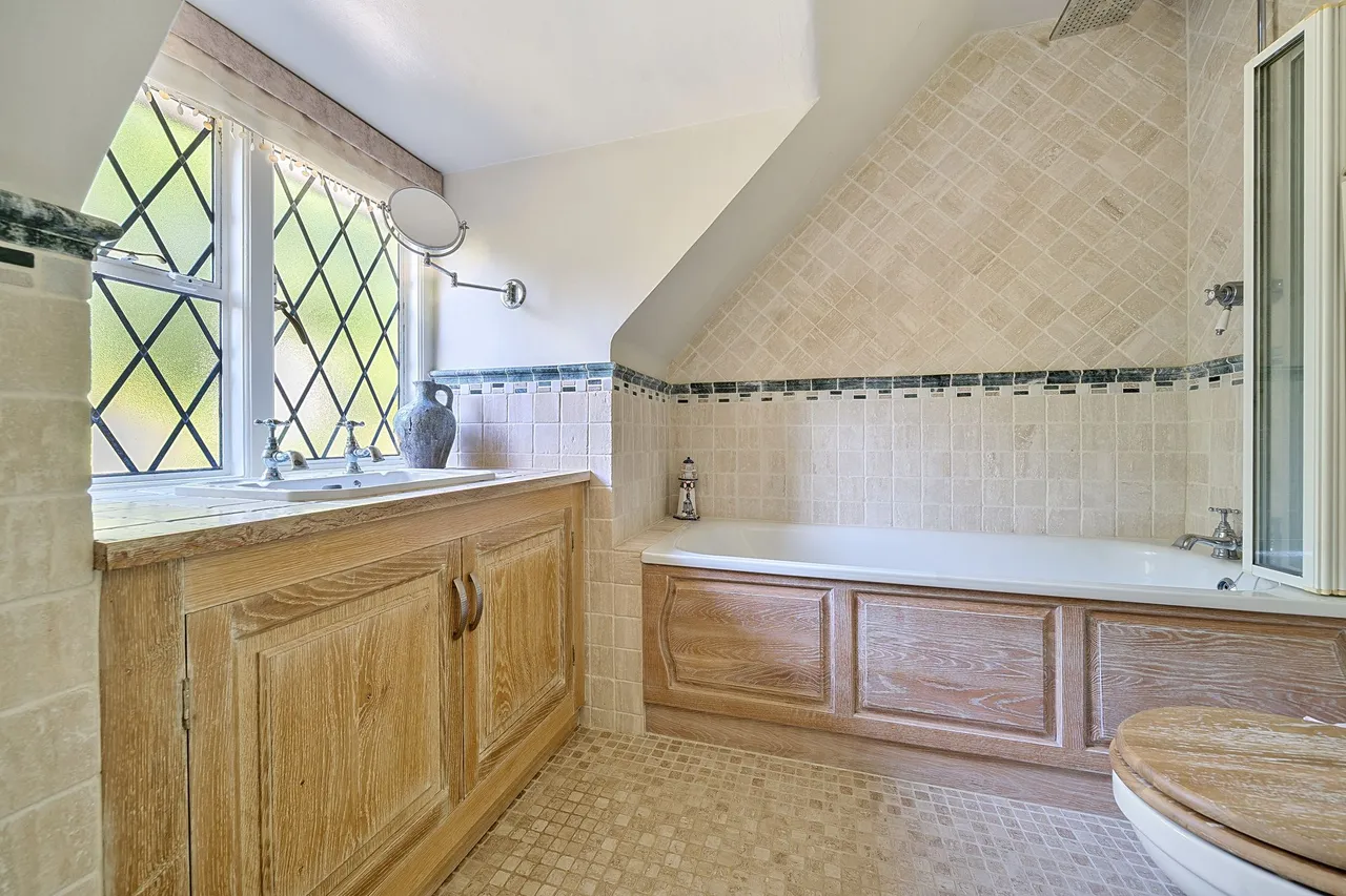 Merrywood Lane, Thakeham, RH20, photo 38