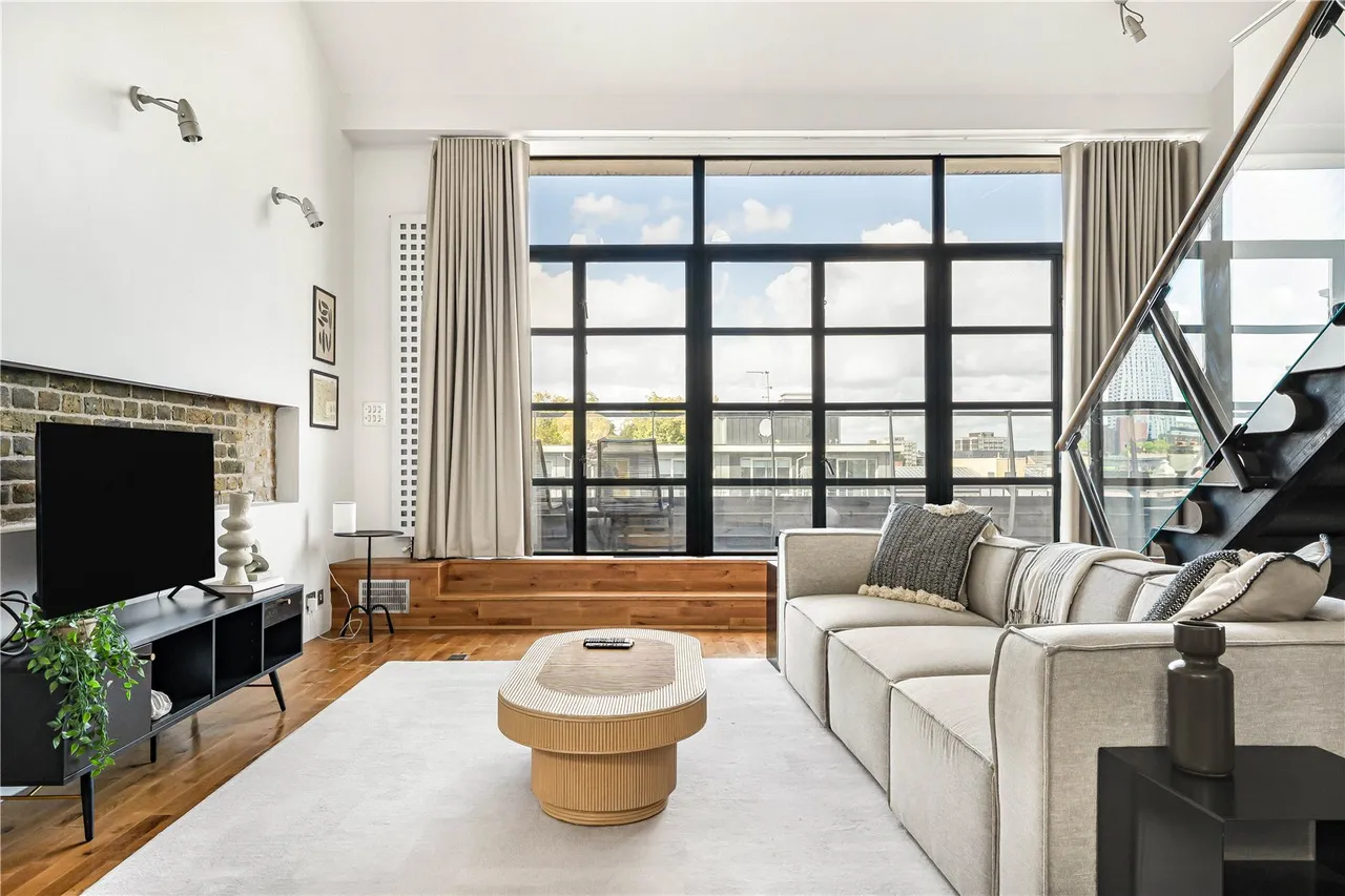2 bed flat for sale, Kingsland Road, London, E2
