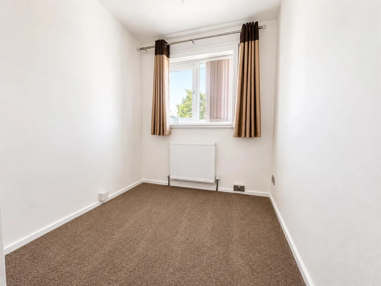 Corfe Gardens, Slough, photo 13