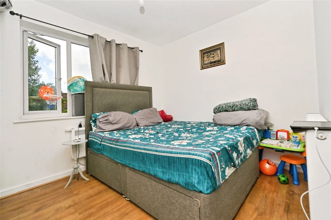 Marsh Road, Luton, Bedfordshire, LU3, photo 4