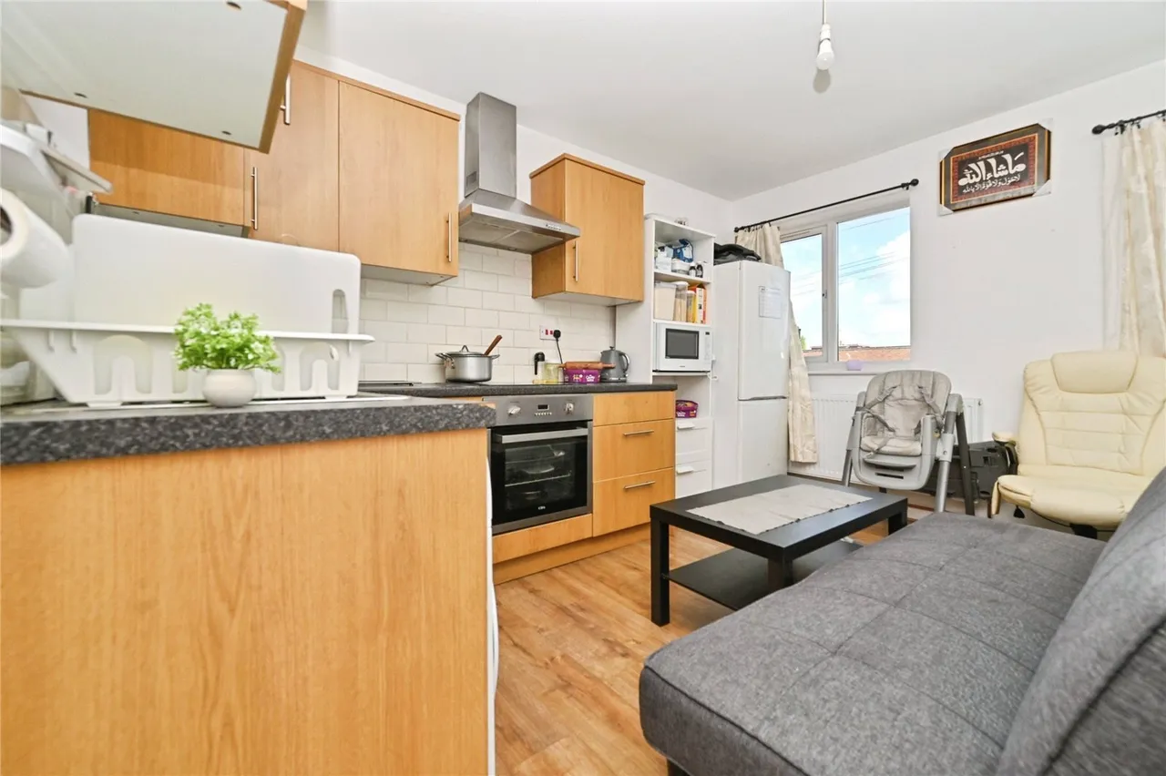 Marsh Road, Luton, Bedfordshire, LU3, photo 2