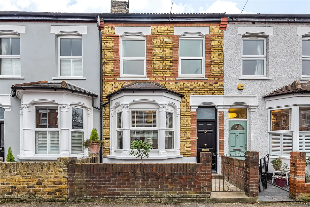 3 bed house for sale — Linden Road, Hampton, TW12 2JB