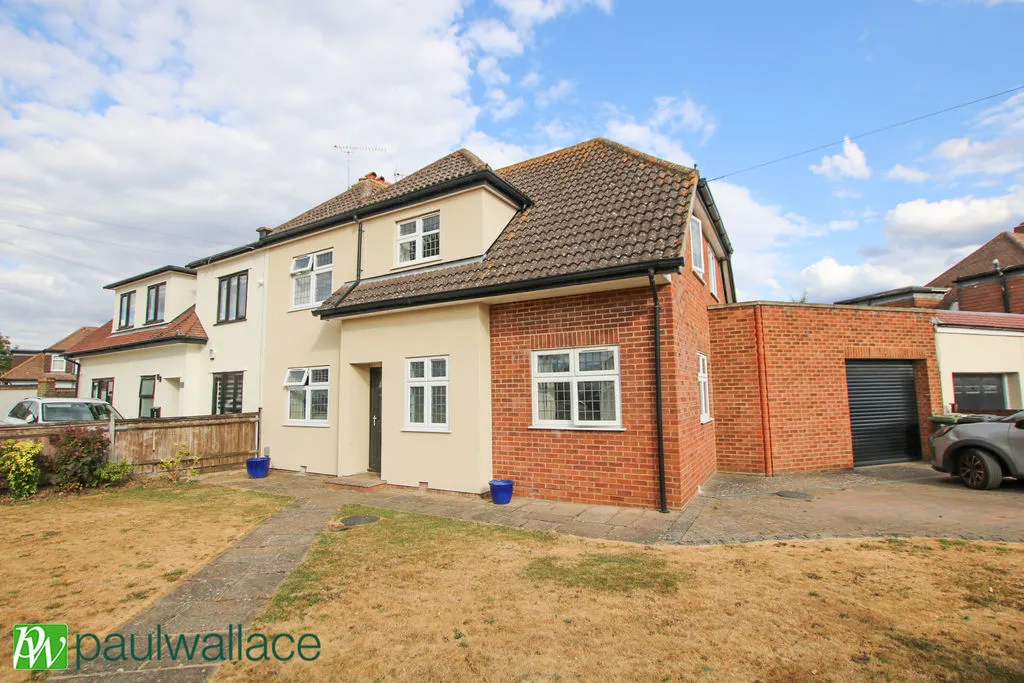 4 bed house for sale, Robinson Avenue, Goffs Oak, EN7