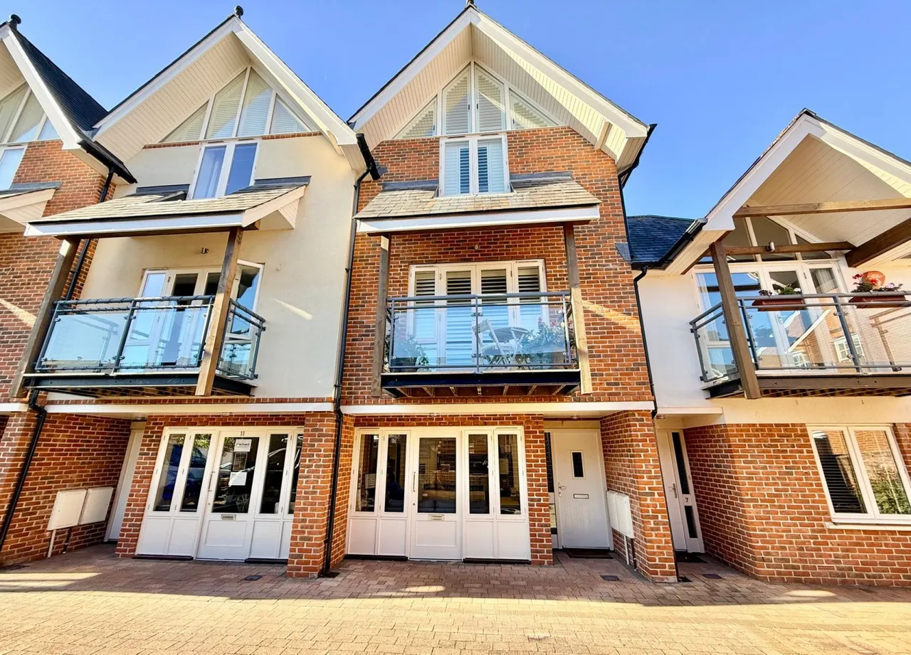 New Street Mews, Lymington, SO41, photo 14