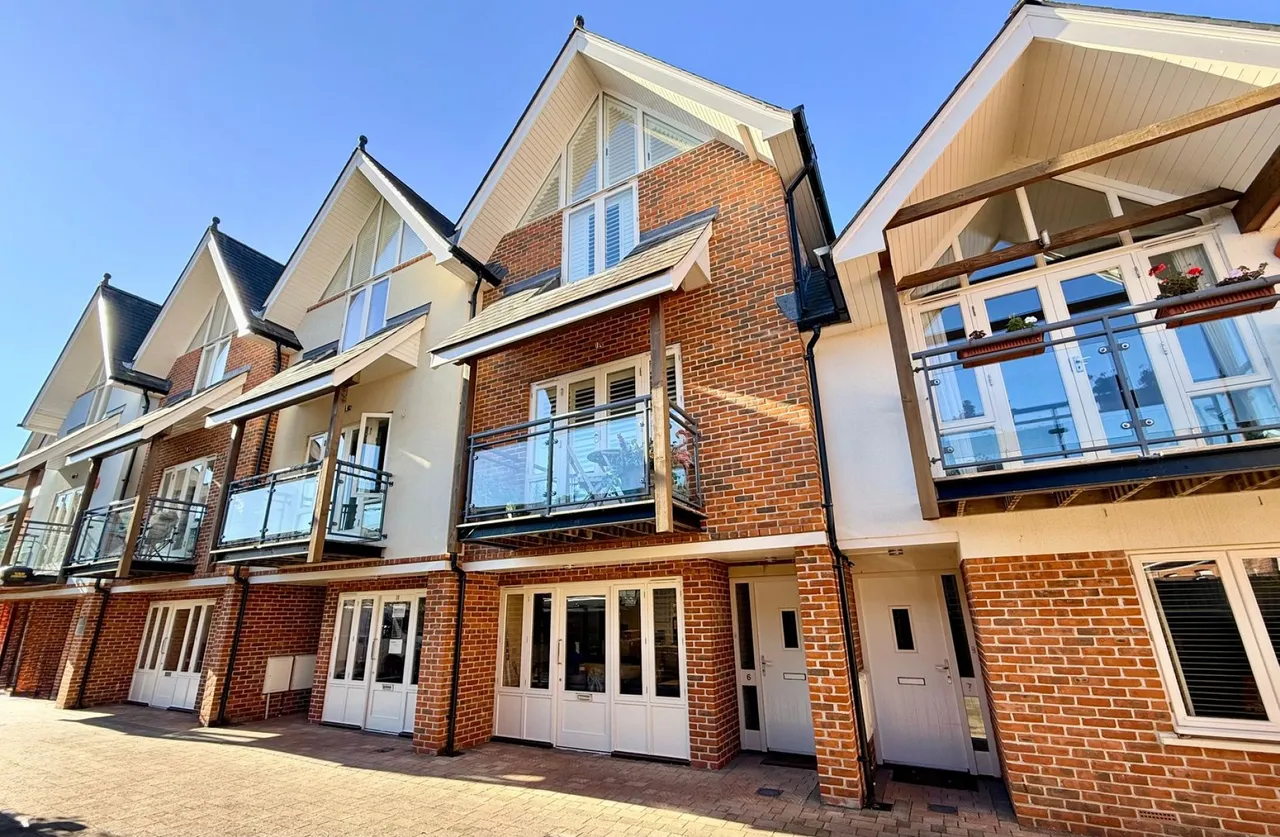 2 bed house for sale, New Street Mews, Lymington, SO41