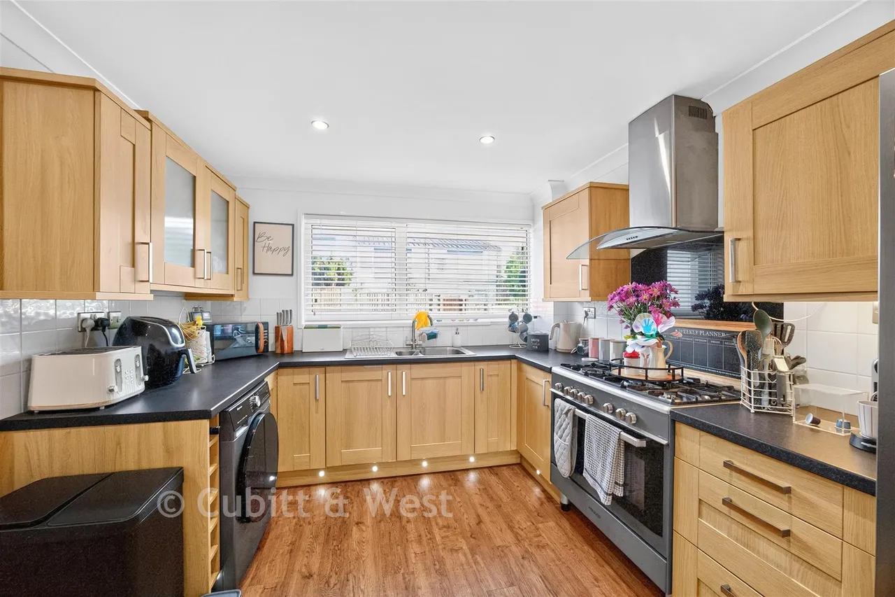 Blackbird Close, Waterlooville, PO8, photo 5