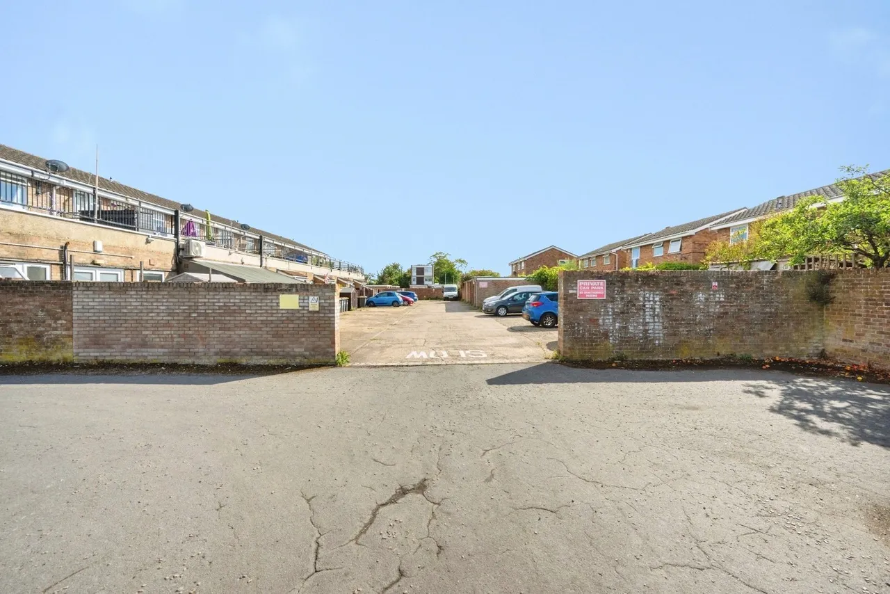 Shaldon Court, Bedford, Bedfordshire, MK40, photo 8