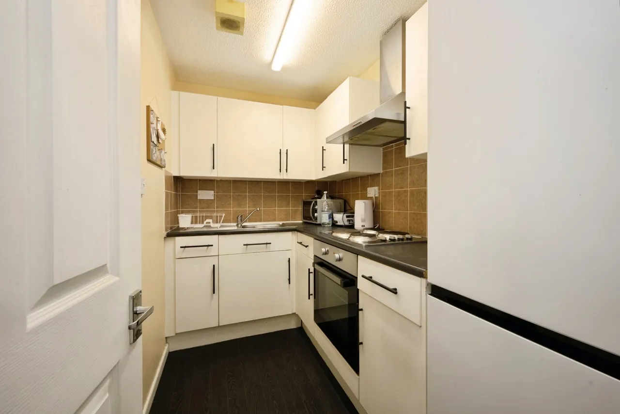 Shaldon Court, Bedford, Bedfordshire, MK40, photo 4