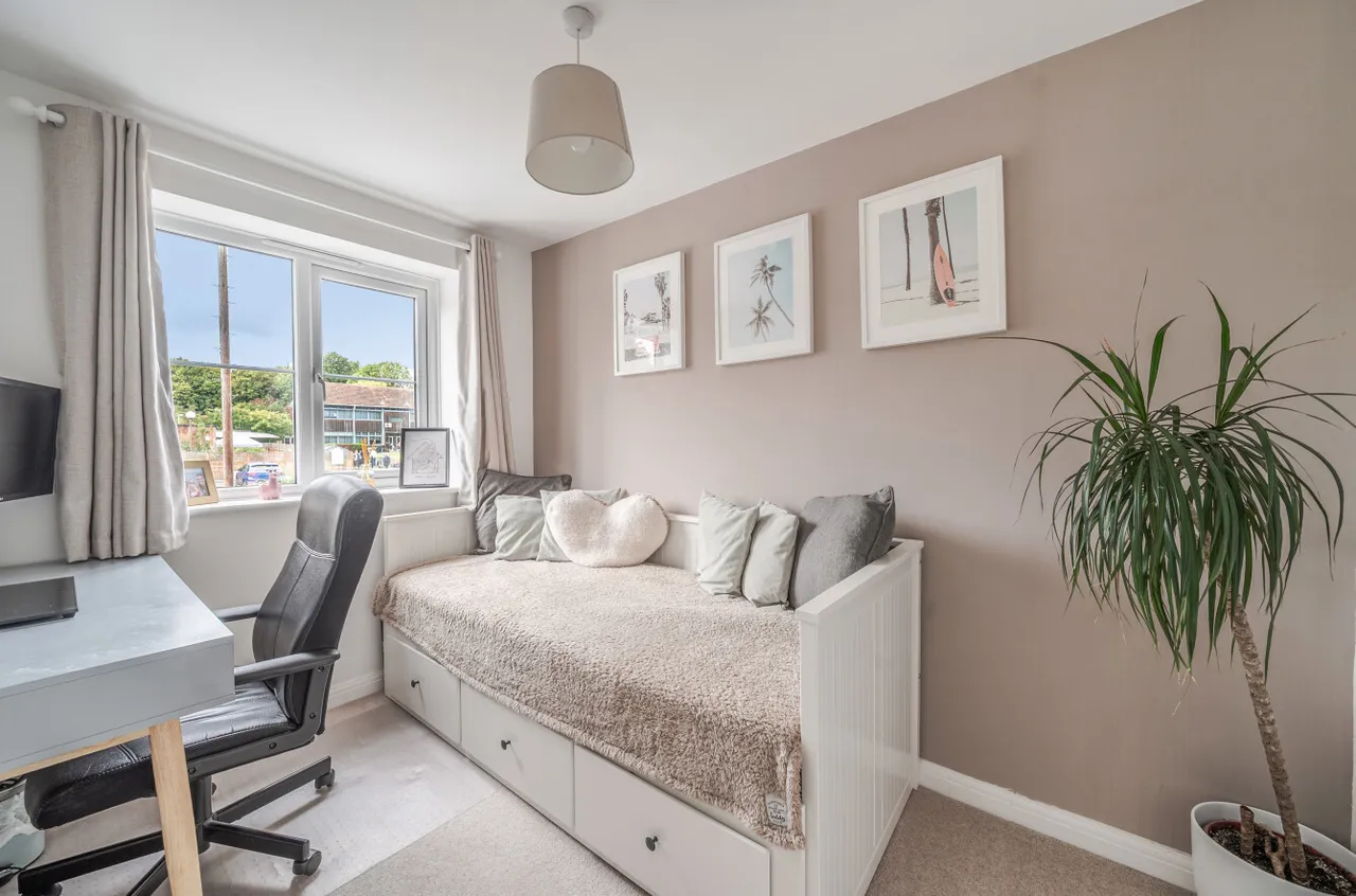 Eastbrooke Road, Alton, GU34, photo 5