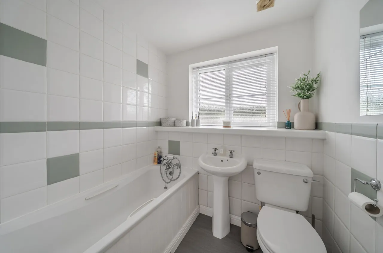 Eastbrooke Road, Alton, GU34, photo 6