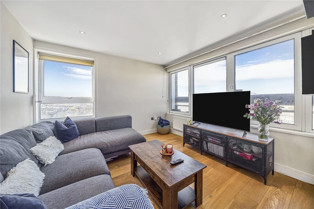 2 bed flat for sale — Wandsworth Road, London, SW8