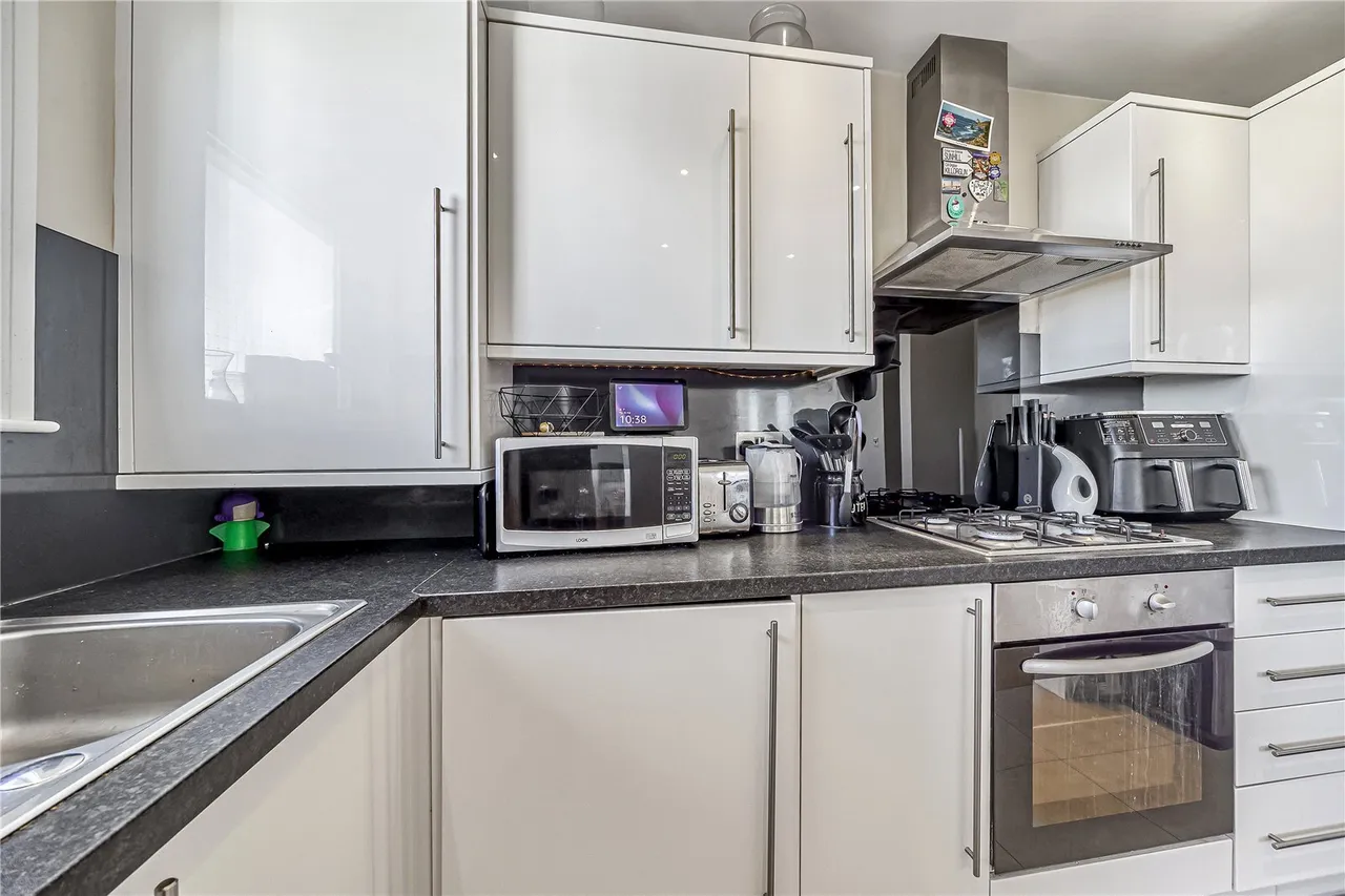Wandsworth Road, London, SW8, photo 4