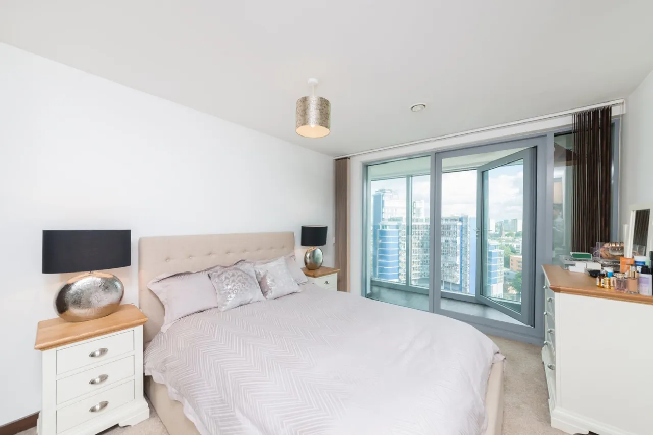 Bridges Court Road, London, SW11, photo 9