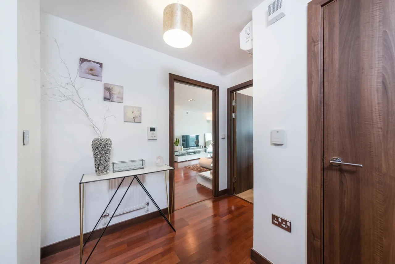 Bridges Court Road, London, SW11, photo 4