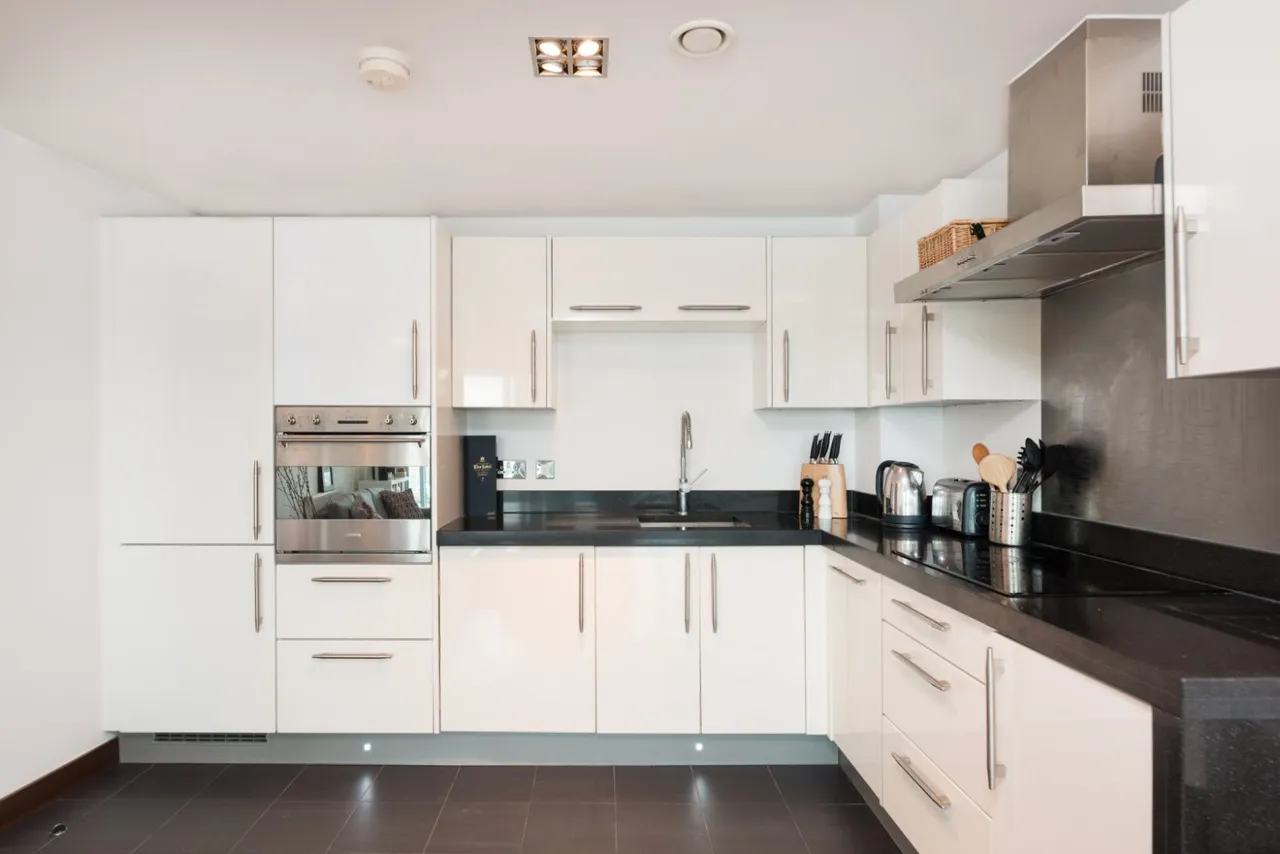 Bridges Court Road, London, SW11, photo 5