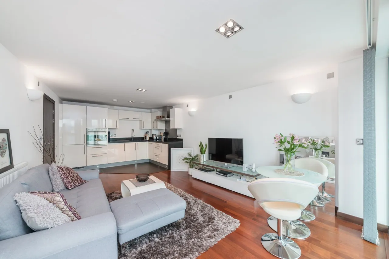 Bridges Court Road, London, SW11, photo 6
