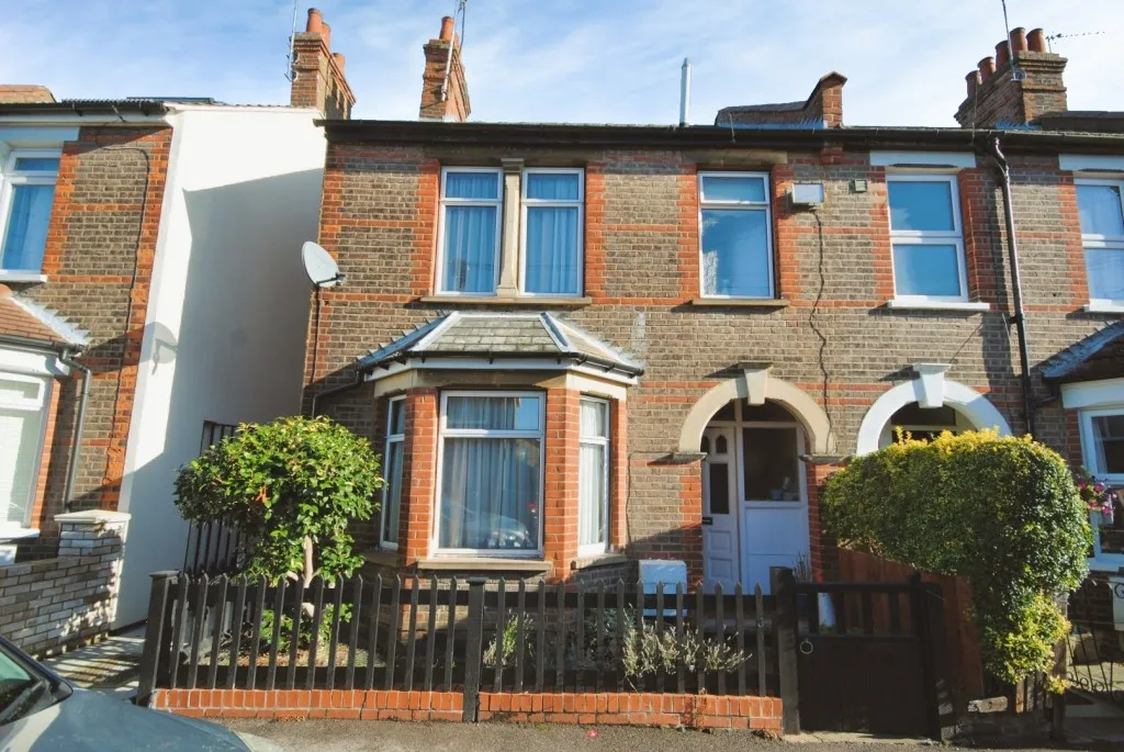 2 bed house for sale, Buckingham Road, Watford