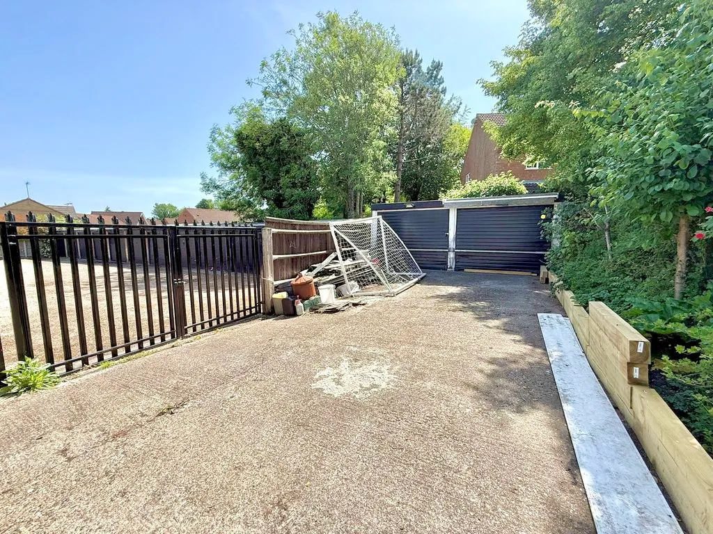 Garden Road, Dunstable LU6 3JD, photo 20