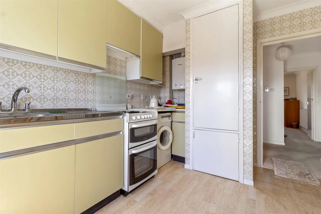 Lamorna Grove, Worthing, photo 13
